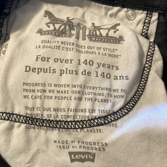 Black Slim Levi’s - Picture 5 of 5